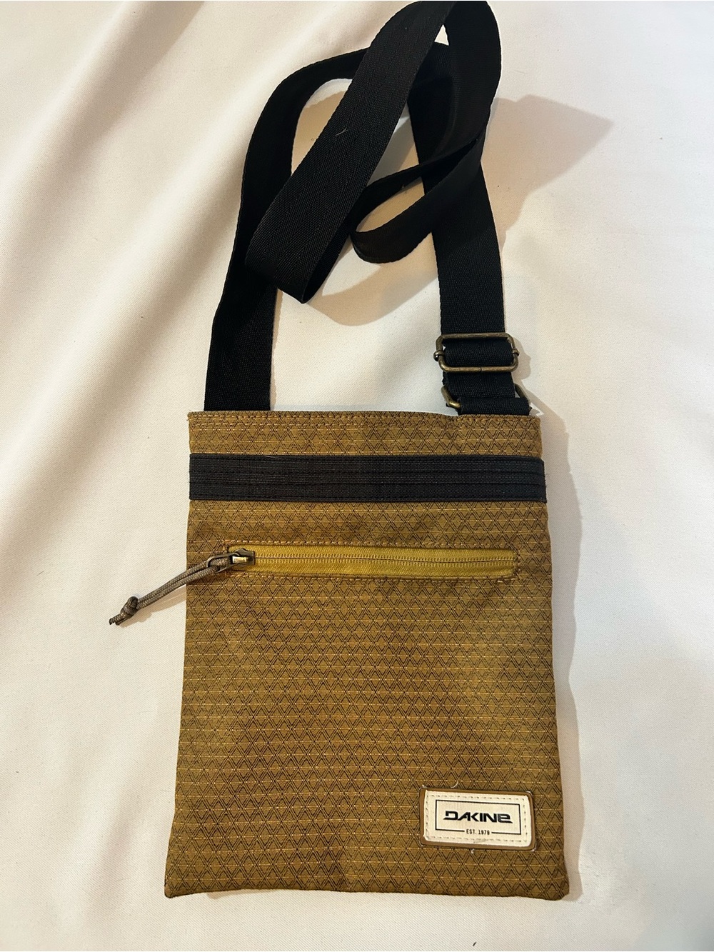Dakine Mustard Yellow Crossbody Messenger with Black Strap
